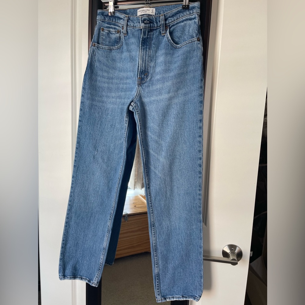 A&F Size 27S/4S 90s Ultra High Rise Straight Jeans